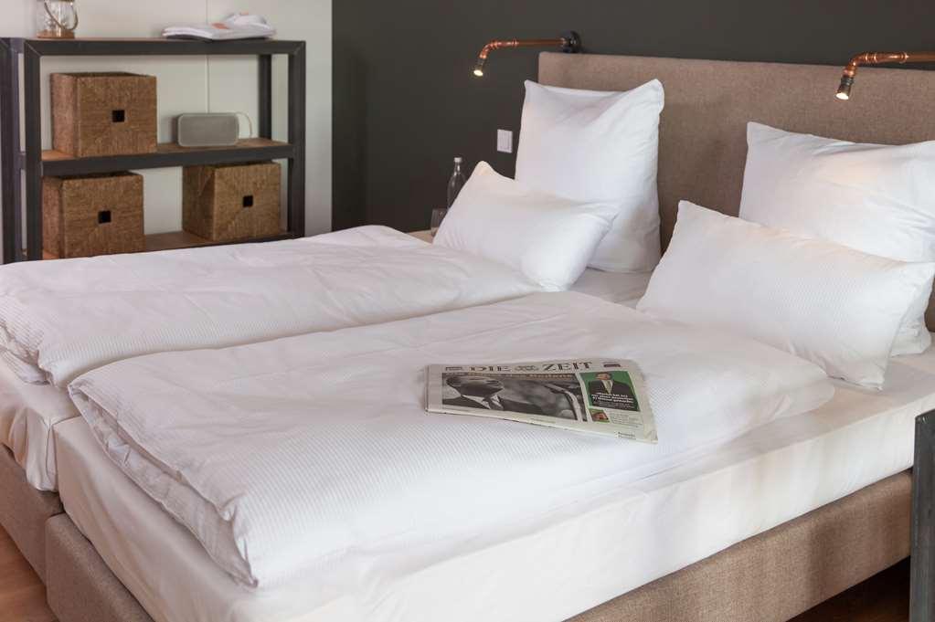 Staycity Aparthotels Dresden City Centre Chambre photo A duvet on a bed