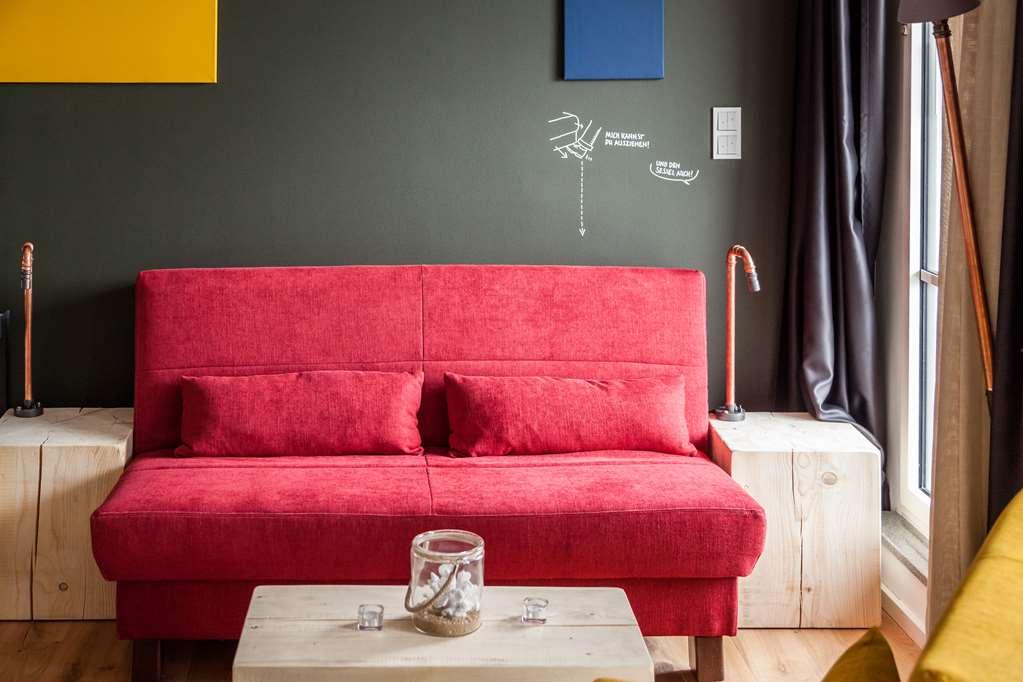 Staycity Aparthotels Dresden City Centre Chambre photo A sofa bed