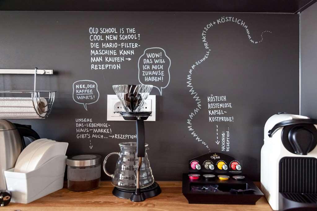 Staycity Aparthotels Dresden City Centre Extérieur photo A coffee machine in a German coffee shop